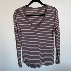SO Striped V-Neck Long Sleeve Top